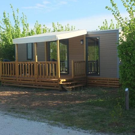 Hôtel Camping du Plan d'eau **** à Saint-Yrieix-sur-Charente Extérieur photo