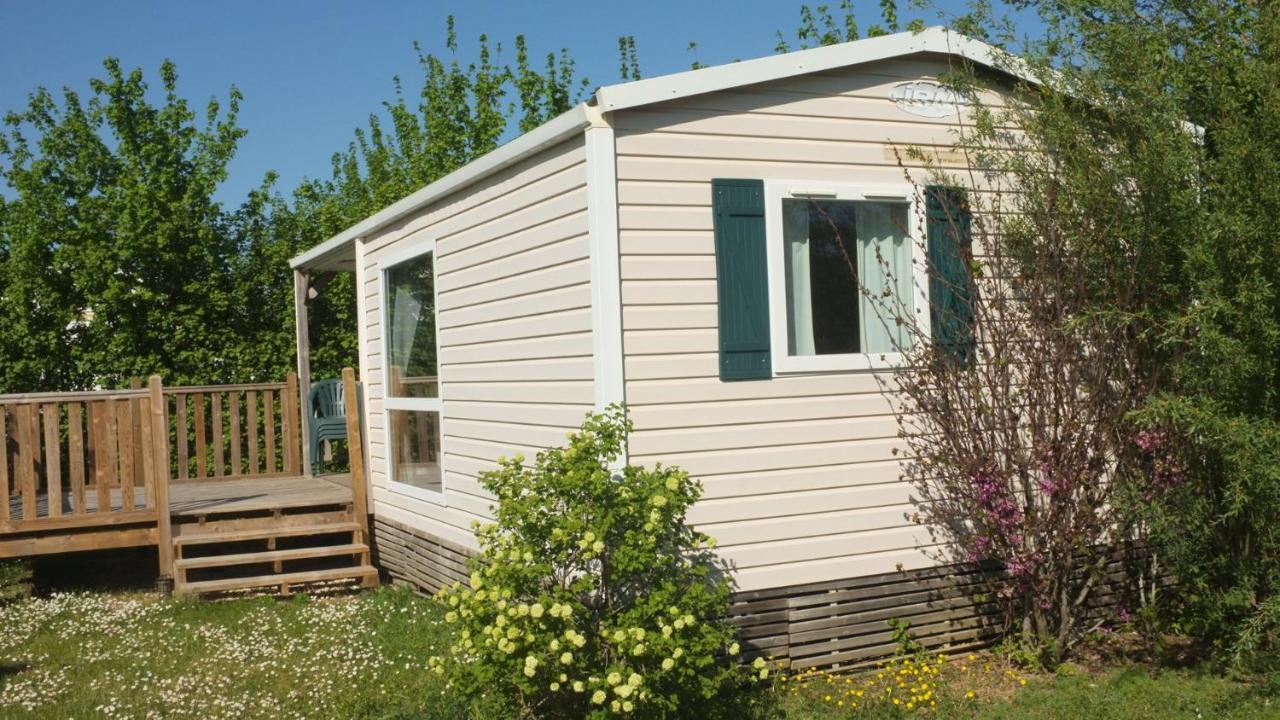 Hôtel Camping du Plan d'eau **** à Saint-Yrieix-sur-Charente Extérieur photo